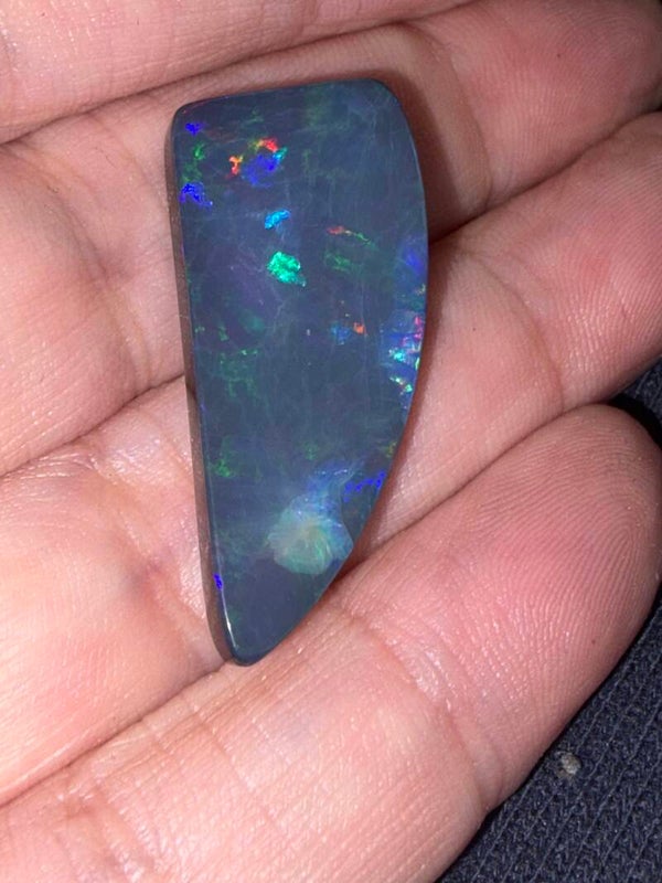 Lightening ridge opal doublet