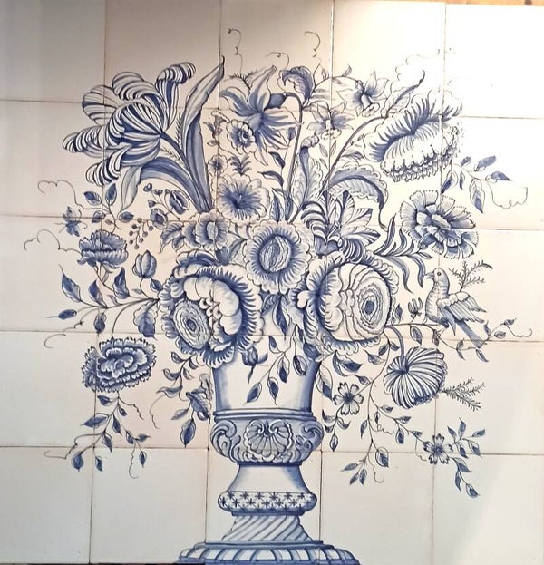 klassieke vaas met bloemen op 25 witjes (stroef en glad)
