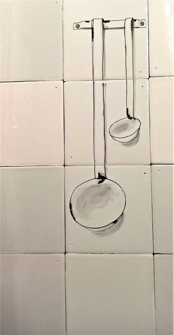 Soep opscheplepel, sleef, pollepel, op 3 witjes geschilderd met zgn. opkrimper