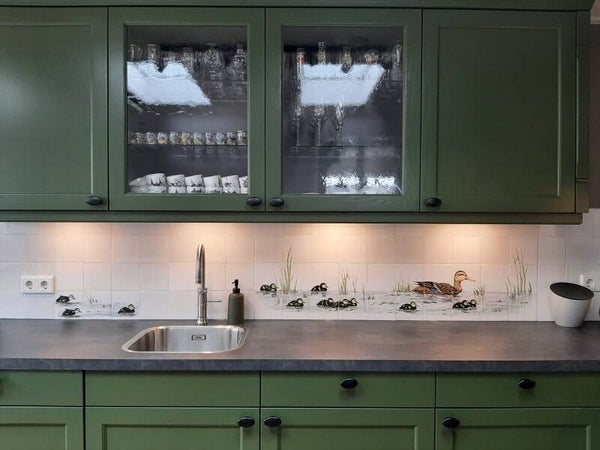 Moeder eend + vader woerd + kuikens op 28 tegels, Friese witjes