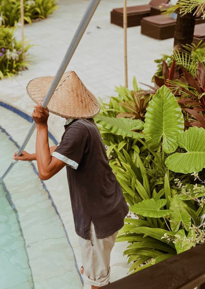 Poolpflege Bali ©Lina Mörking