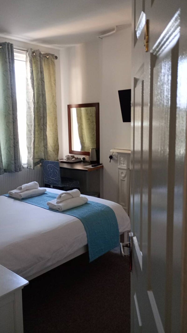 2 Room. Double Bed.