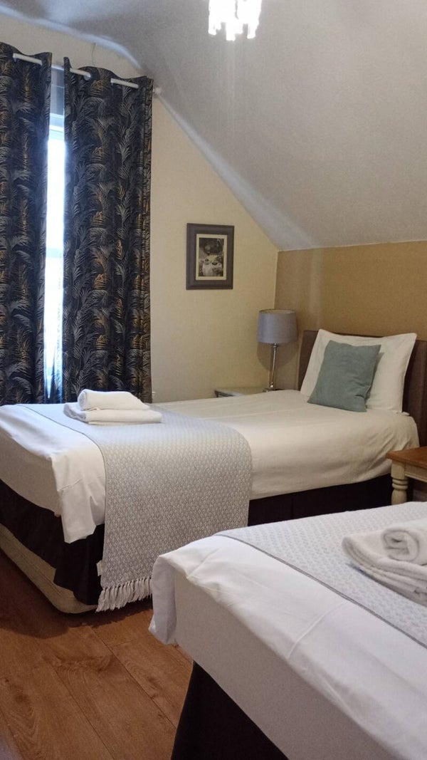 7 Room. 2 Single Bed
