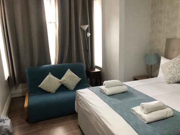 5 Room. Double Bed.