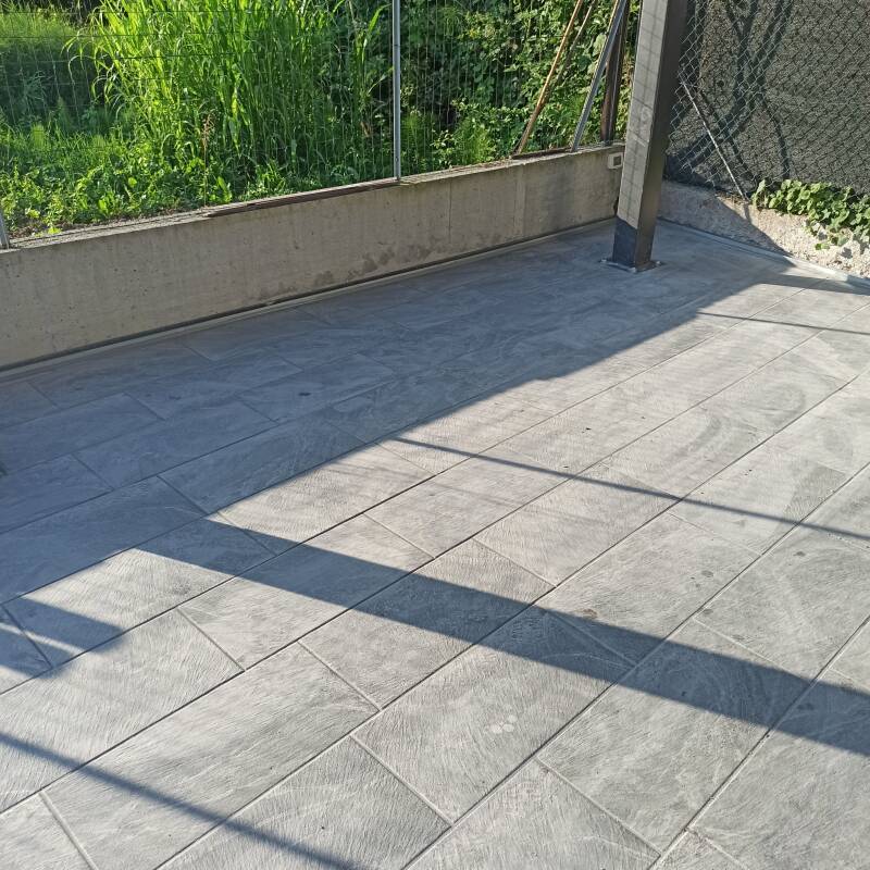 <img src="portico.posa.gres.jpg" alt="portico posa gres"/>