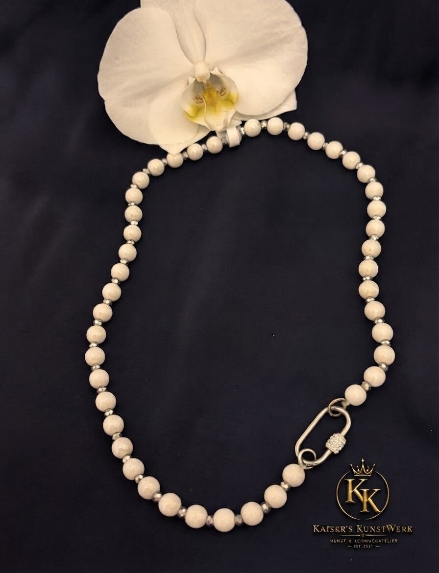 Elegante Perlenkette mit Glitzerakzenten