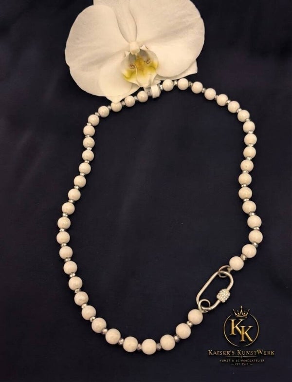 Elegante Perlenkette mit Glitzerakzenten