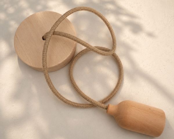 Houten hanglamp, jute kabel en plafondrozet