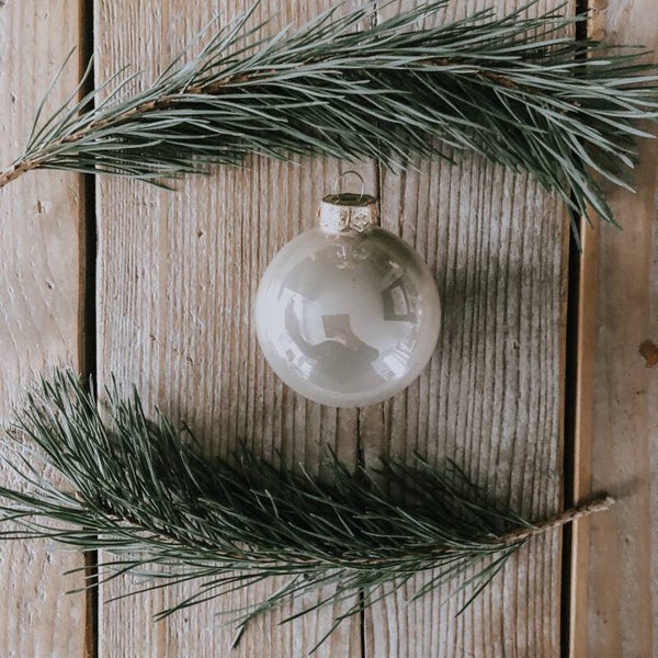 Kerstbal met naam - gebroken wit