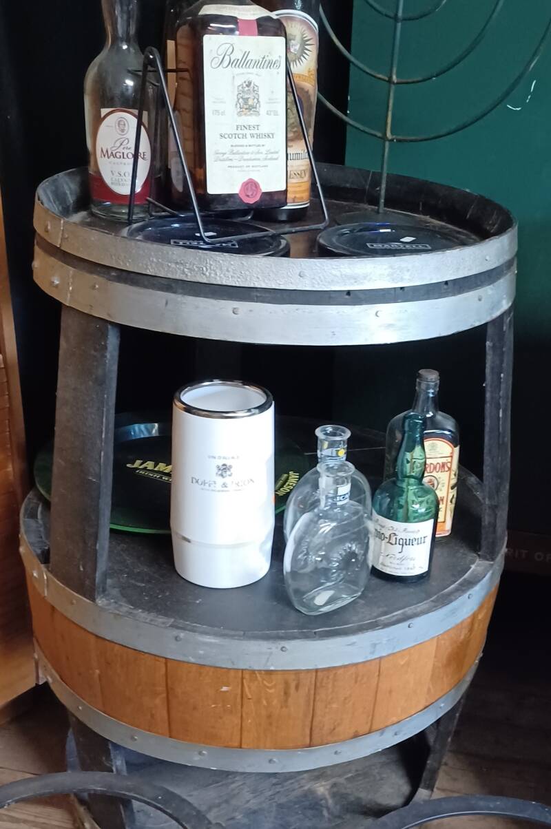 baarikaappi-avoin-standard.jpg