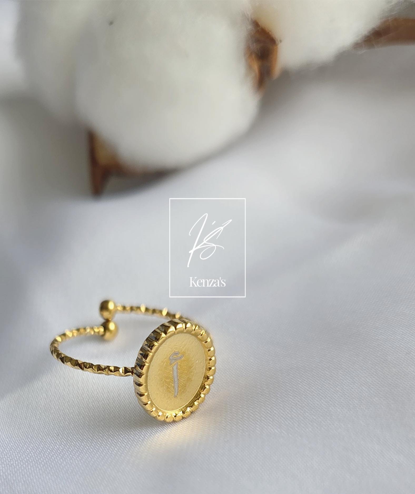 Oval ring met letter