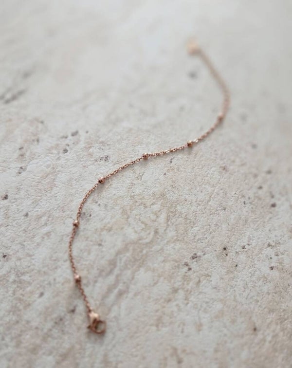Armband met bolletjes rosé