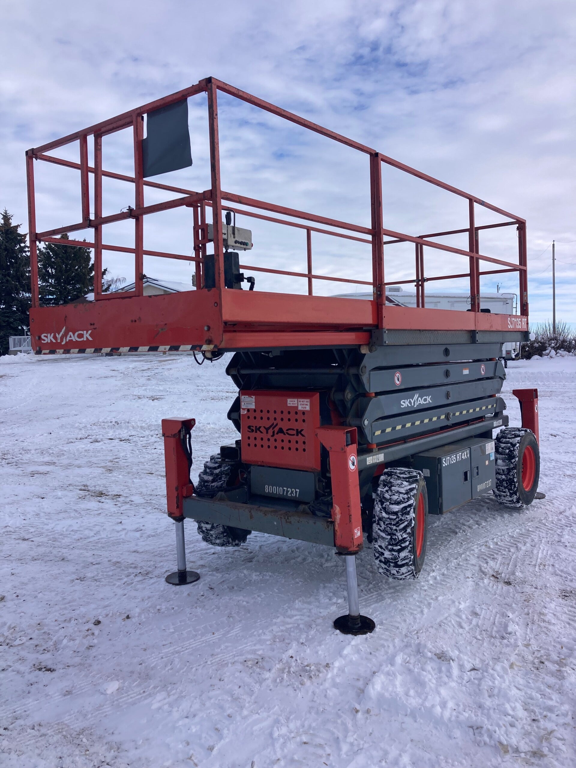 2016 skyjack RT scissor lift