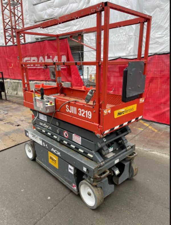 2018 skyjack 3219
