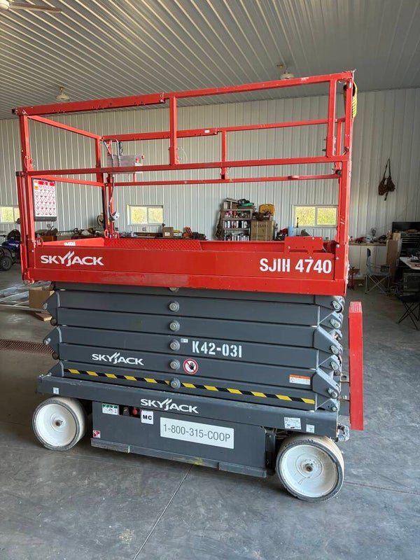 2018 skyjack 4740 electric scissor lift