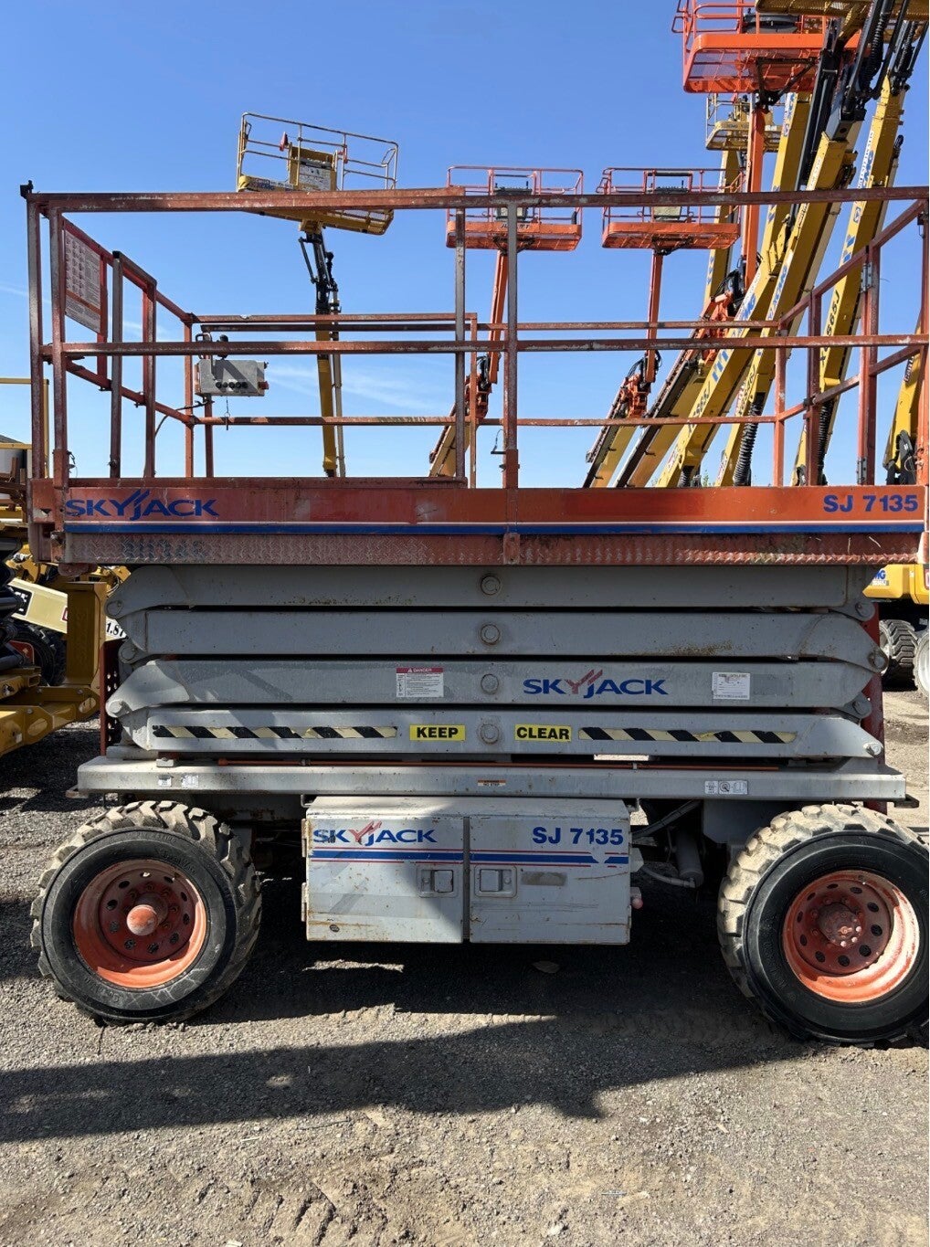2007 skyjack 7135 RT scissor lift