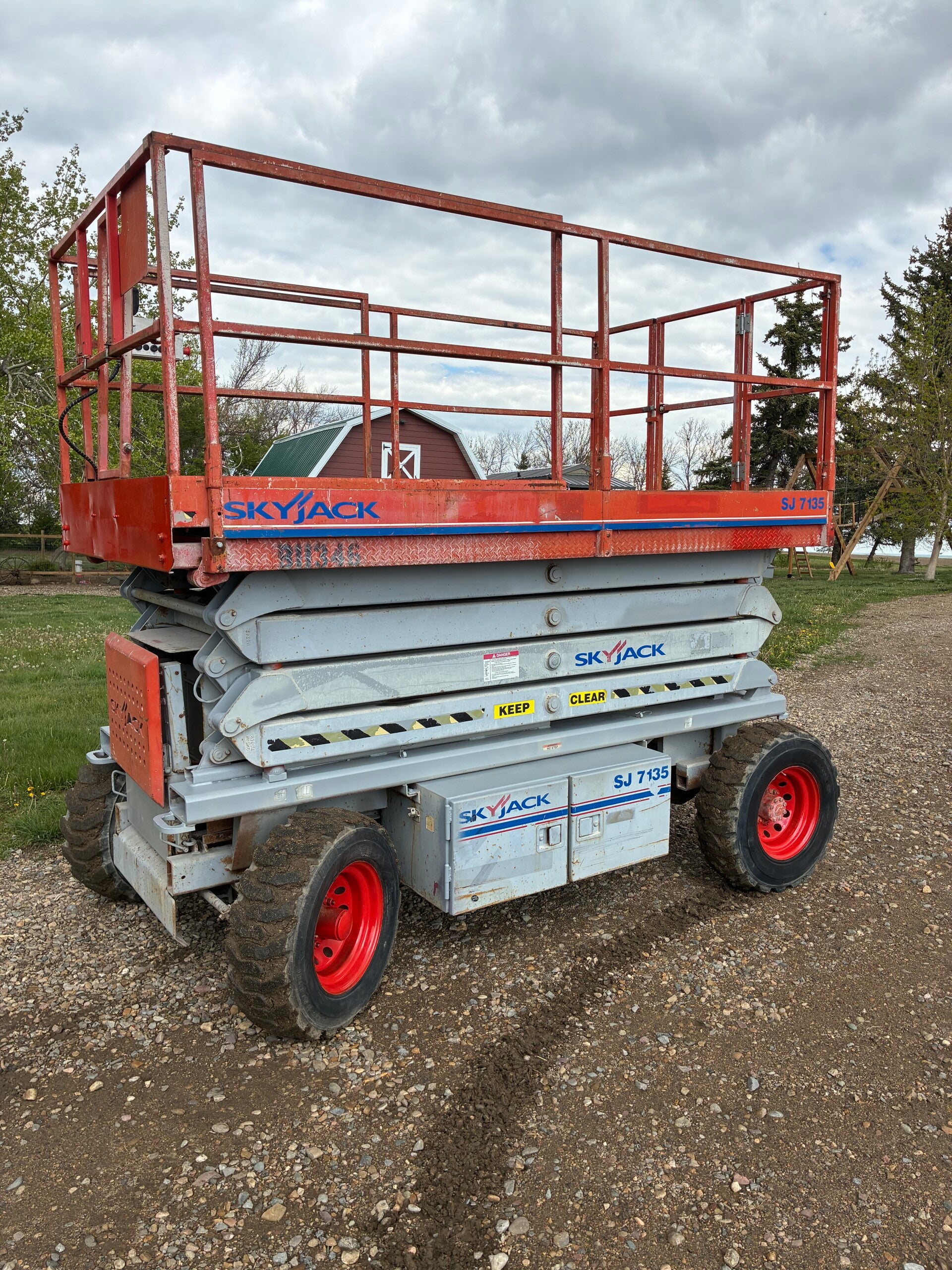 2007 skyjack 7135 RT scissor lift