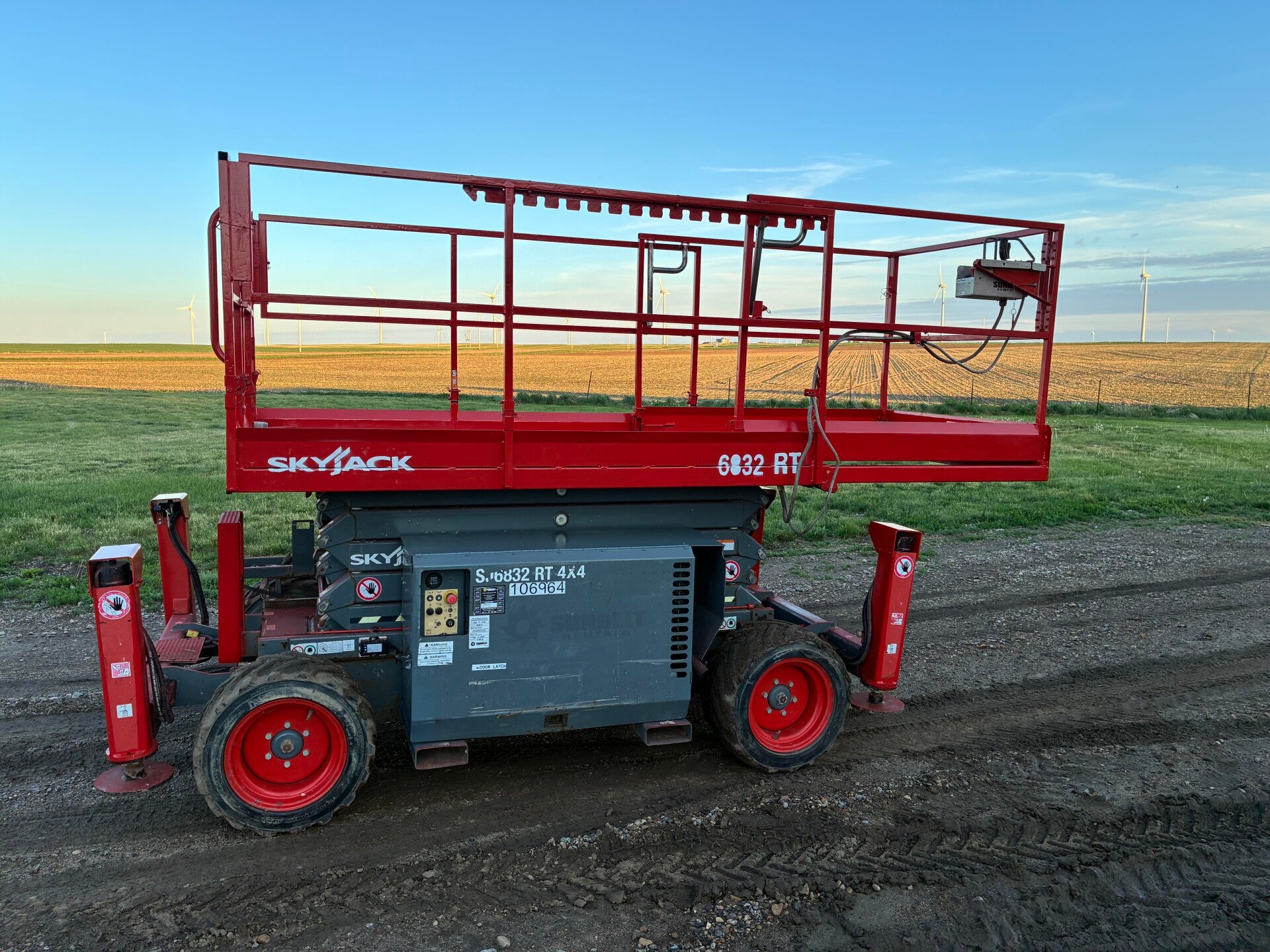 2016 skyjack 6832 RT 4x4 scissor lift