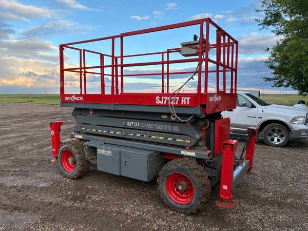 2013 skyjack 7127 RT 4x4 scissor lift