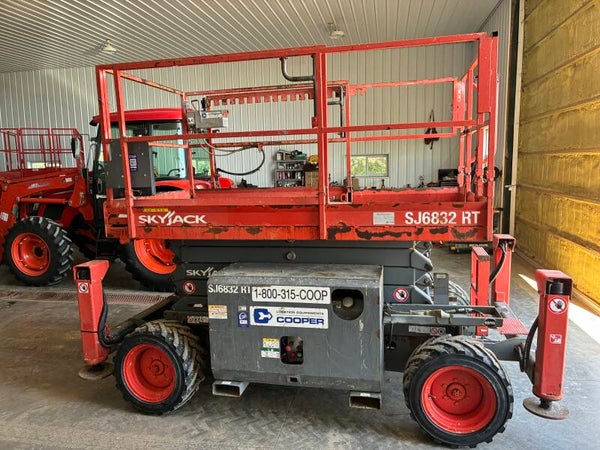 2018 skyjack 6832 4x4 scissor lift