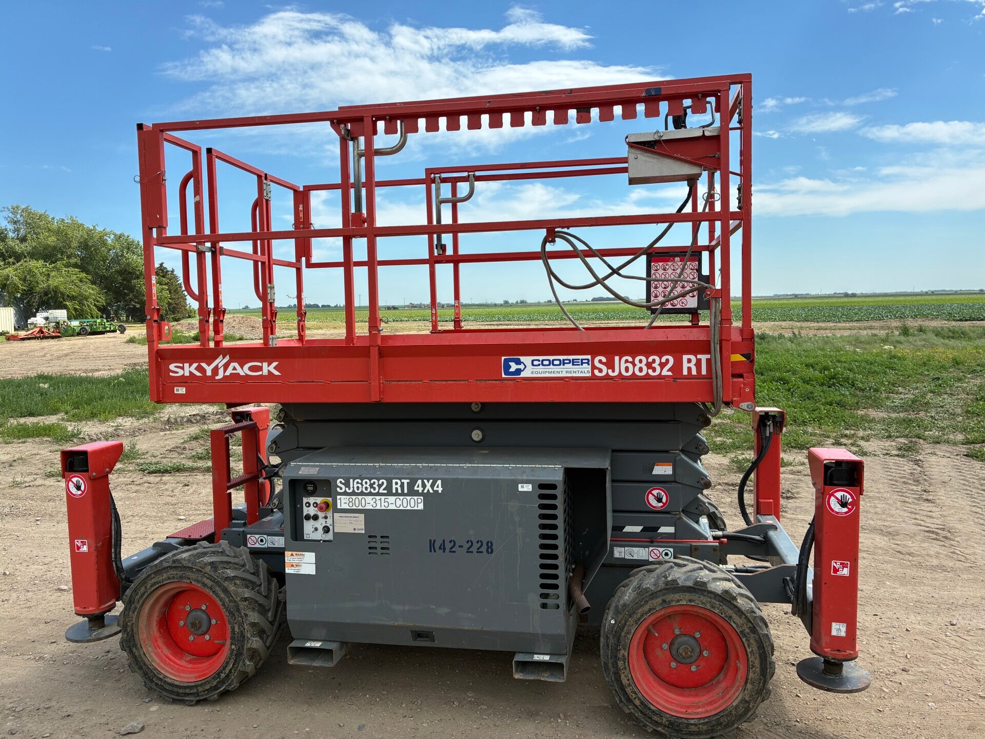 2018 skyjack 6832 RT scissor lift