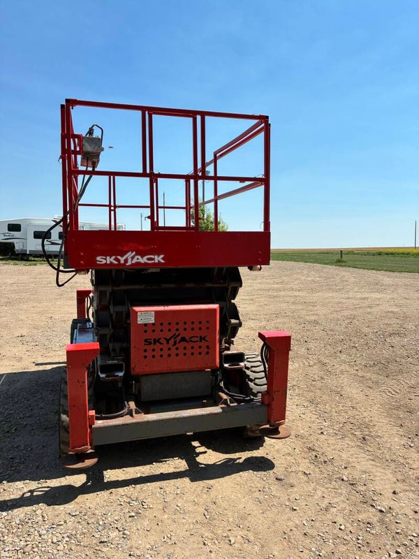 2013 skyjack 7135 RT scissor lift