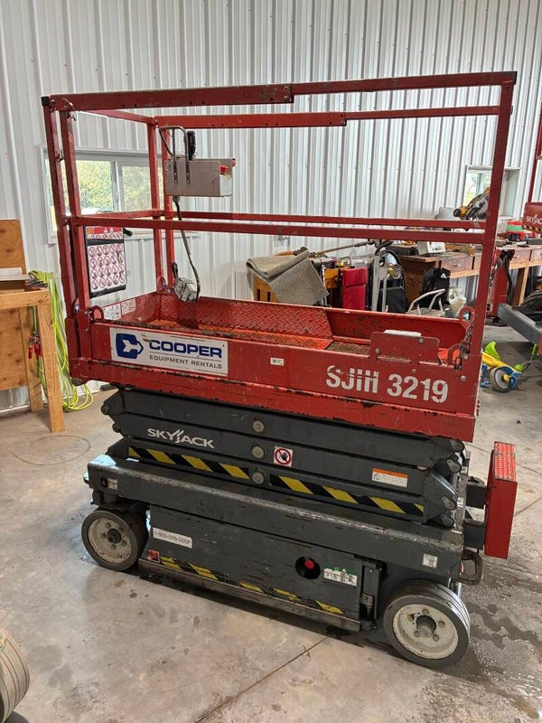 2017 skyjack 3219 scissor lift