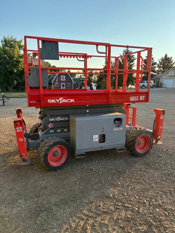 2016 skyjack 6832 RT 4x4 diesel