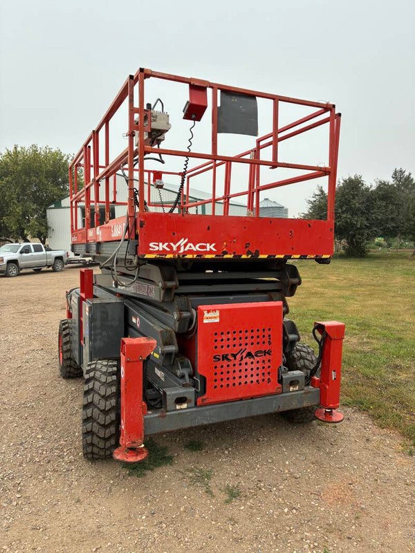 2012 skyjack 8841 RT scissor lift