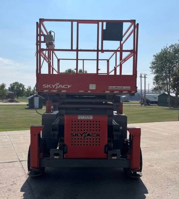 2018 skyjack 8841 RT 4x4 scissor lift