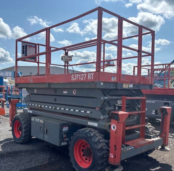 2016 skyjack 7127 RT scissor lift
