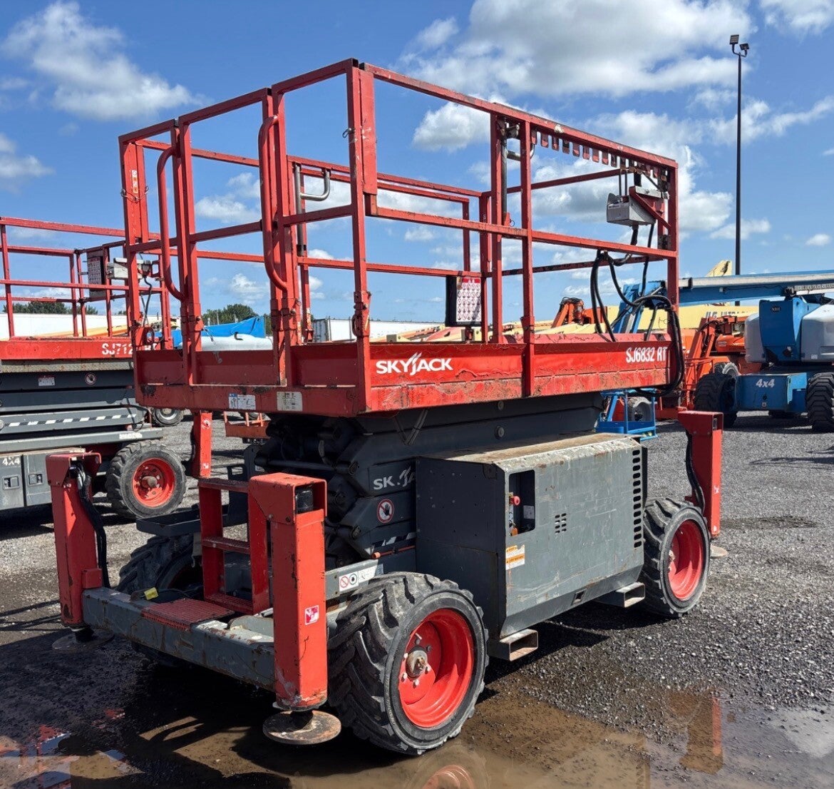 2018 skyjack 6832 RT scissor lift