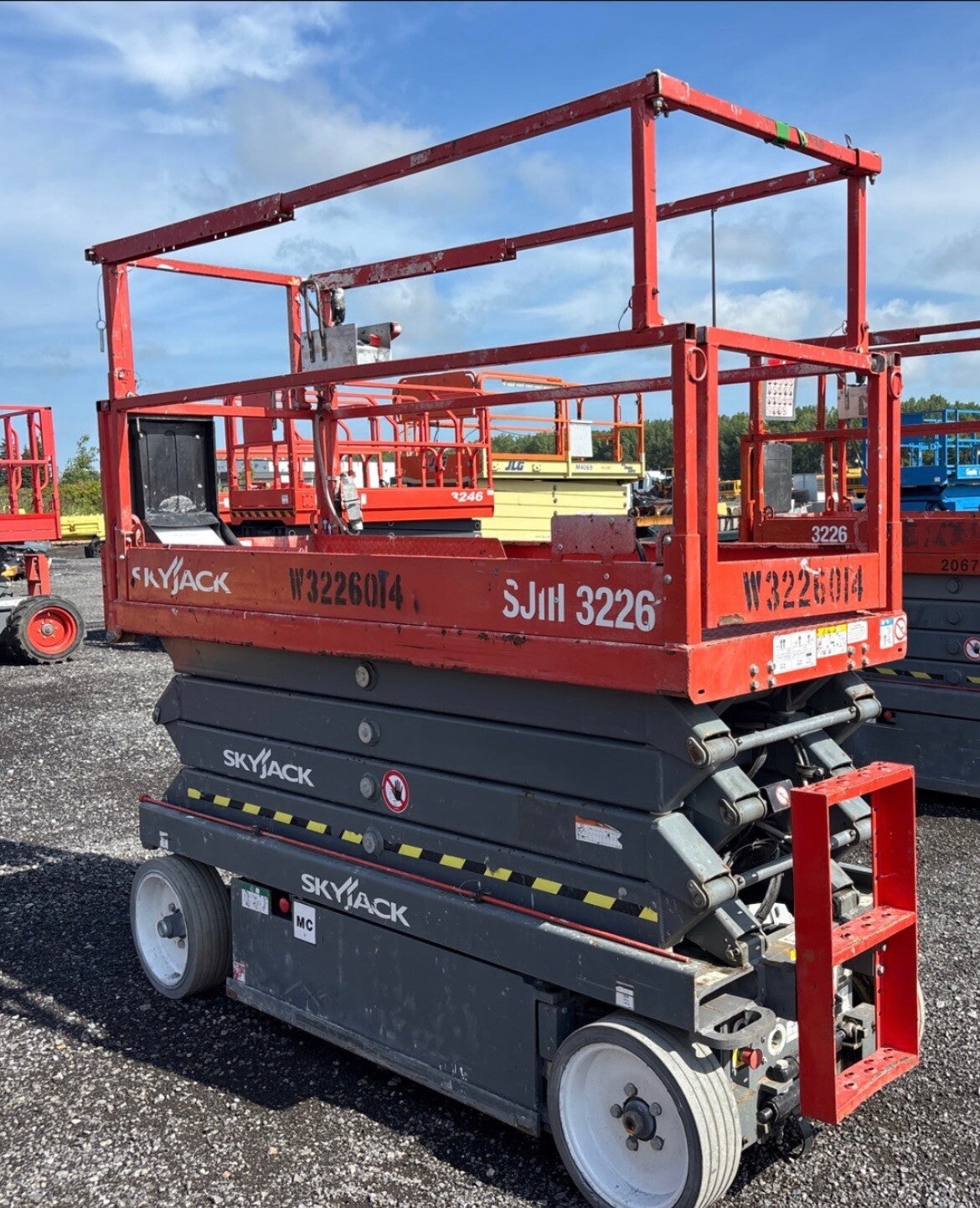 2017 skyjack 3226 electric scissor lift