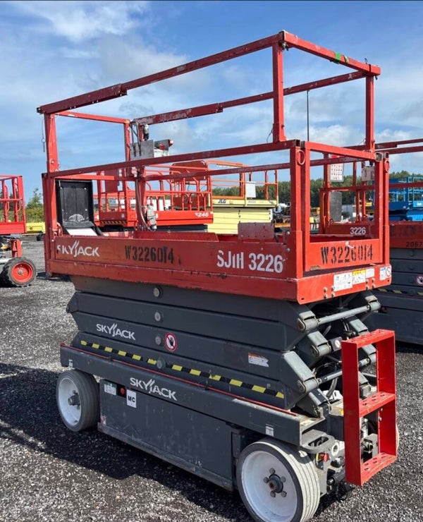 2017 skyjack 3226 electric scissor lift