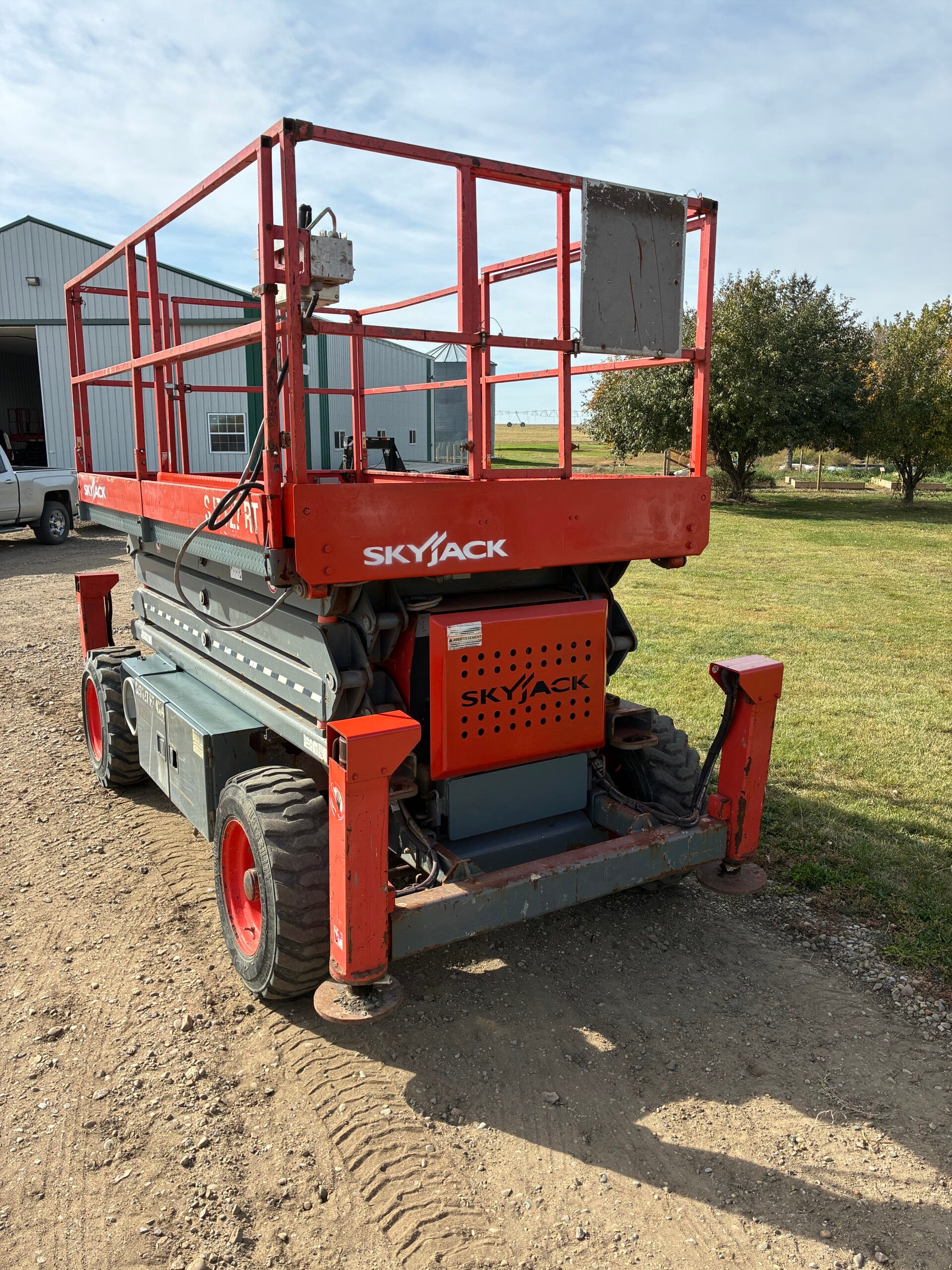 2016 skyjack 7127 RT scissor lift