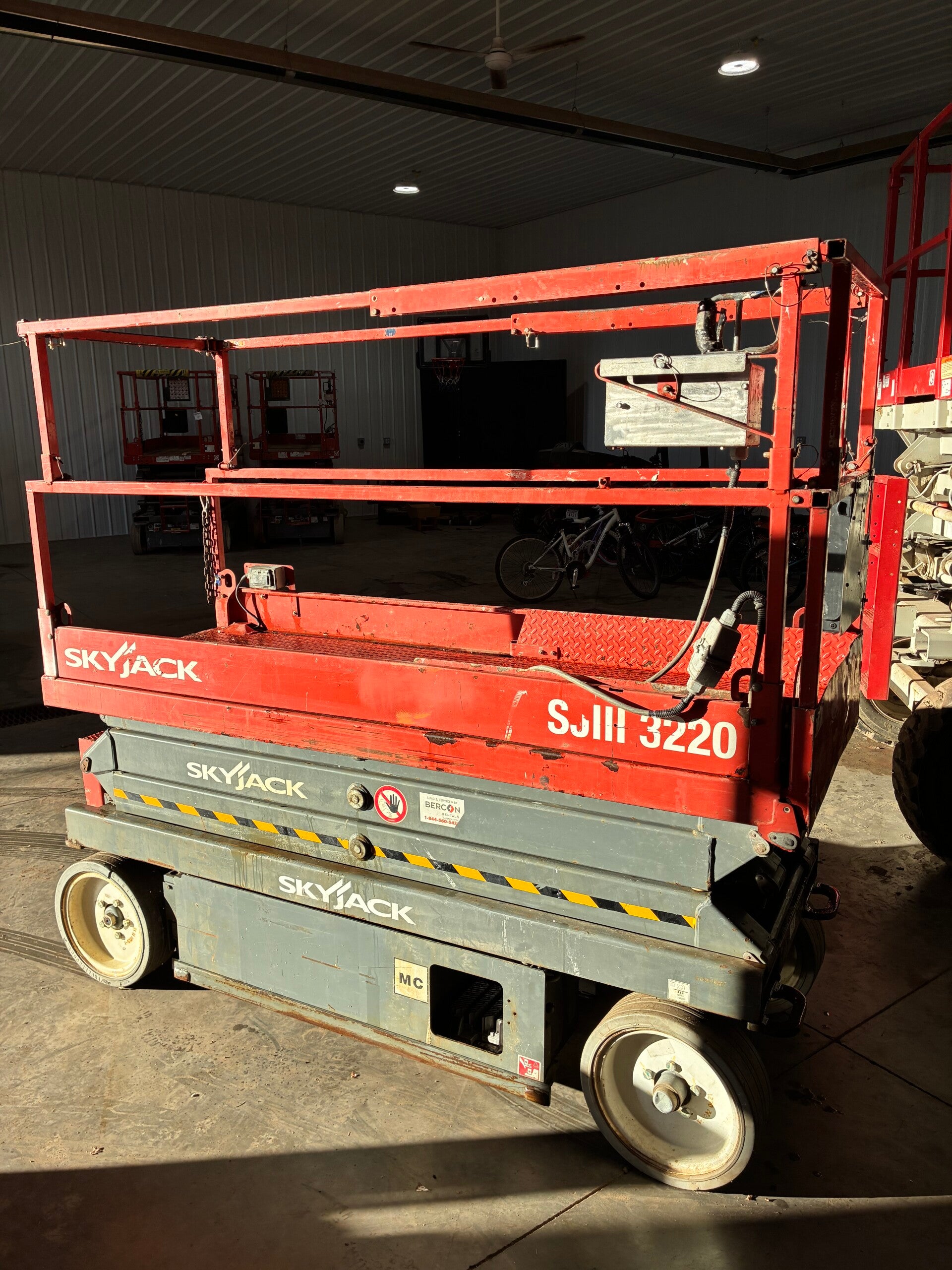 2017 skyjack 3220 electric scissor lift