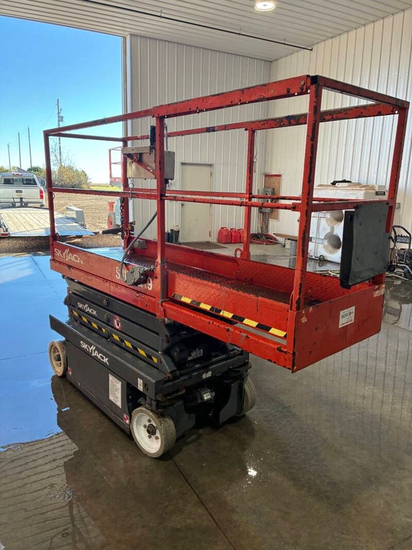 2017 skyjack 3219 electric scissor lift
