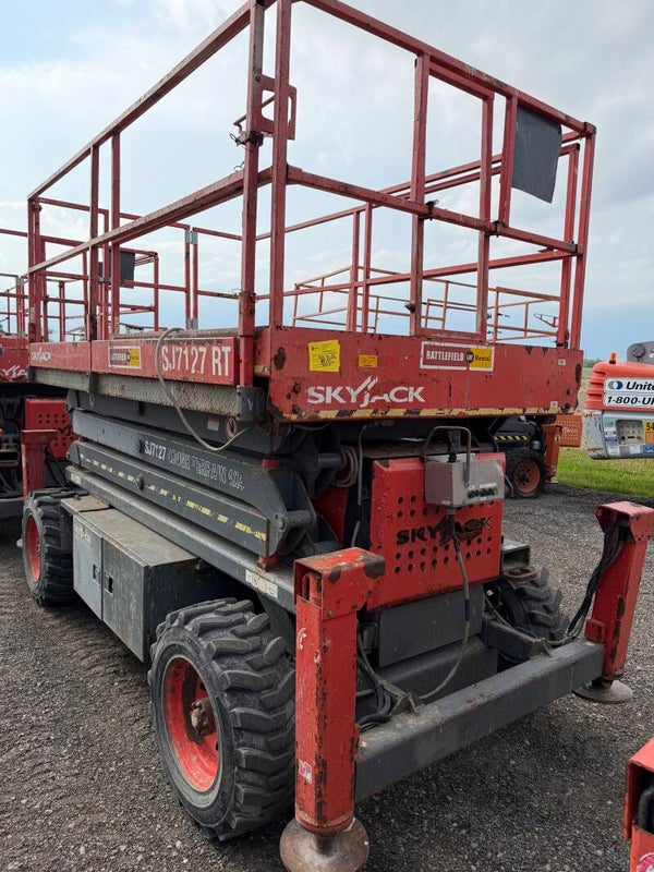 2013 skyjack 7127 RT 4x4 scissor lift
