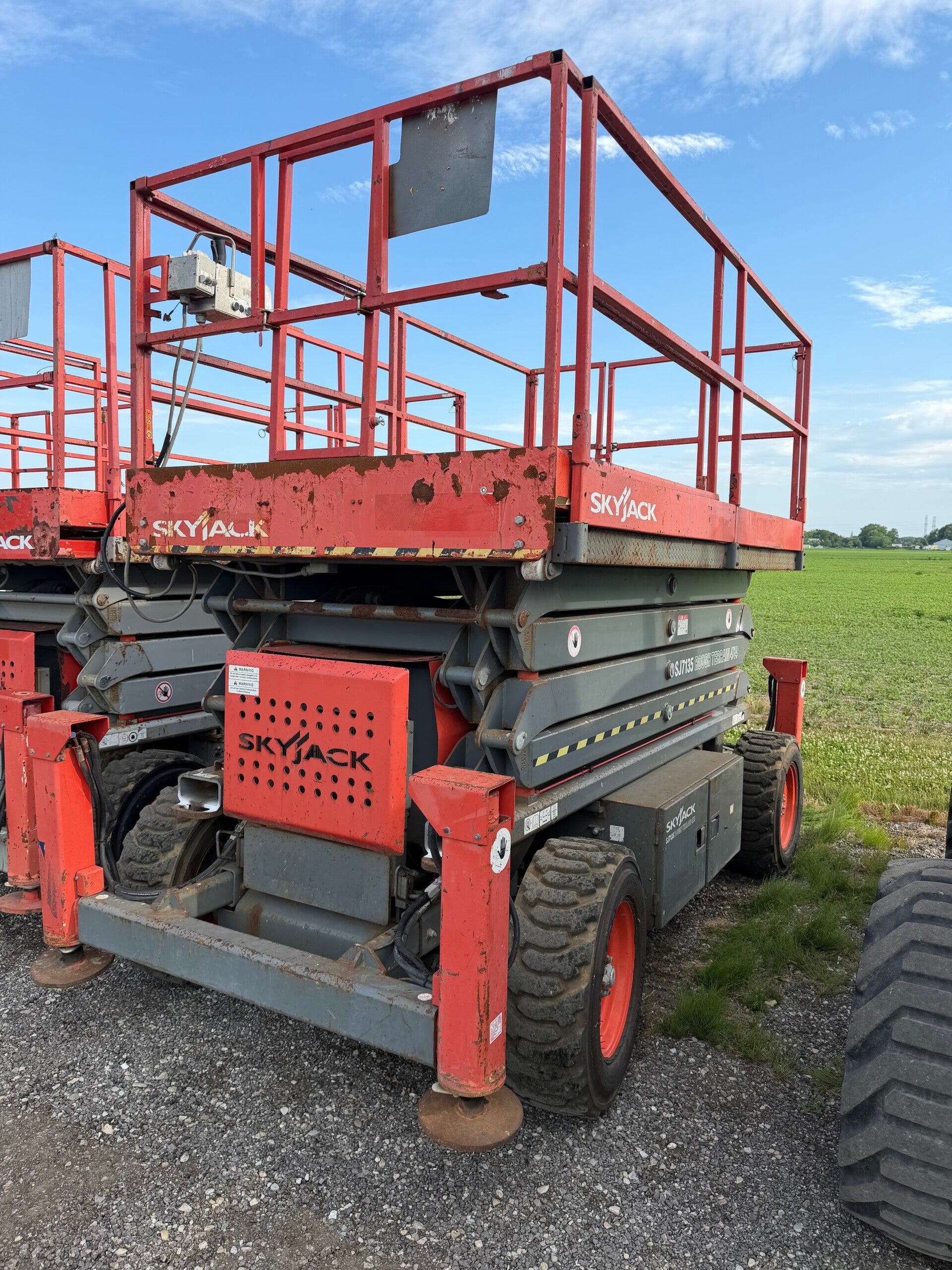2013 skyjack 7135 RT scissor lift