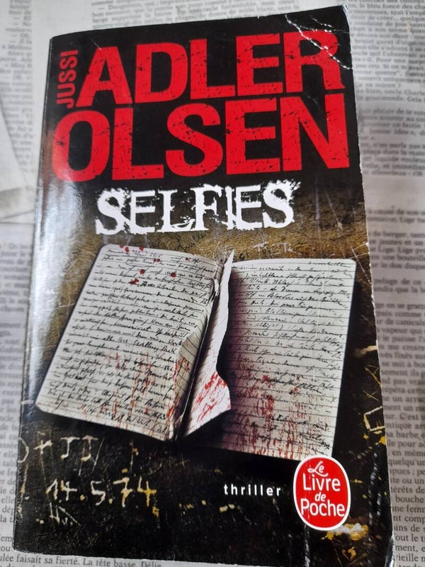 Selfies- Jussi Adler Olsen - Le livre de poche - 2019 Danemark