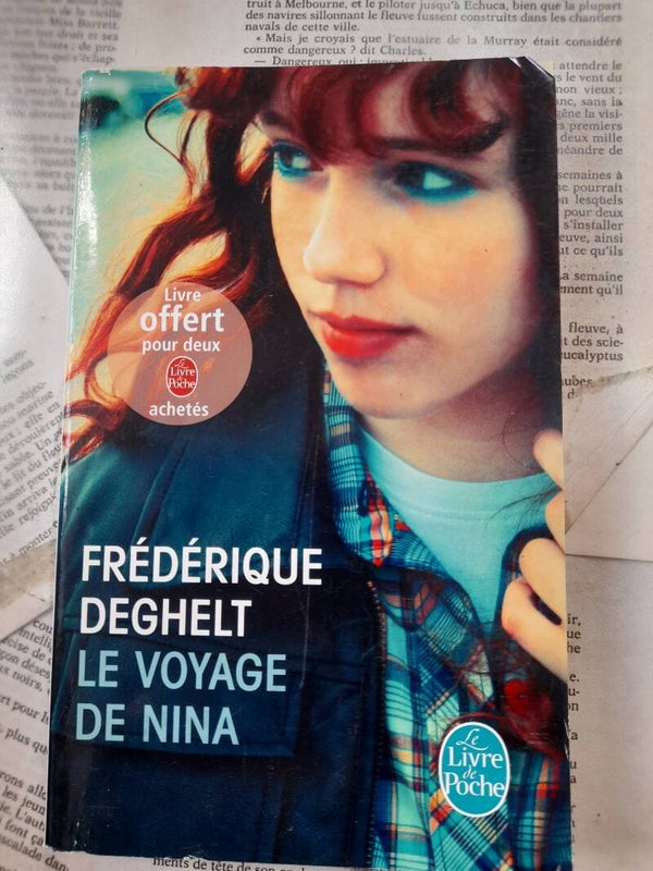 Le voyage de nina - Frédérique Deghelt - Le livre de poche - 2013