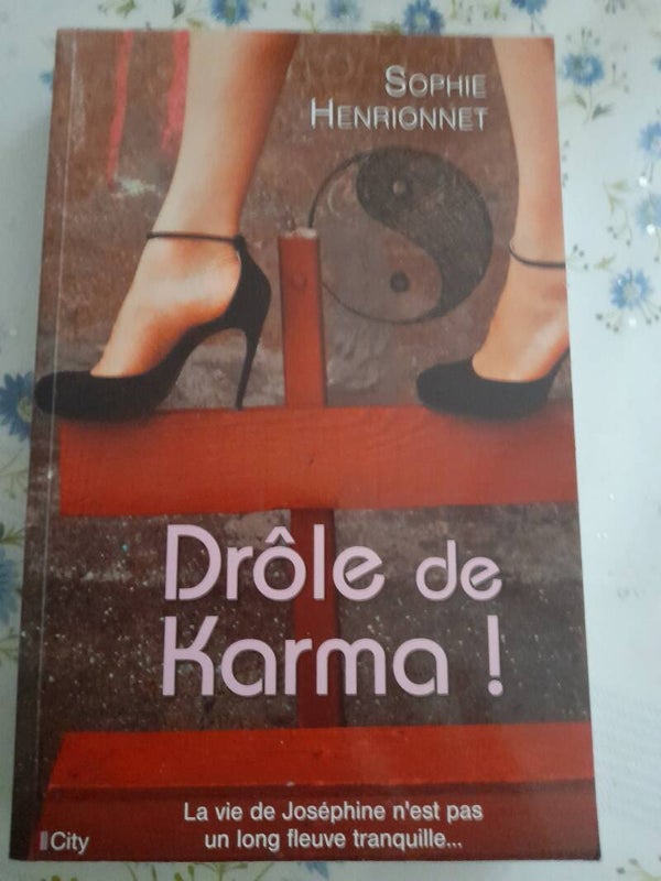 Drôle de Karma - Sophie Henrionnet - Edition city roman - 2014