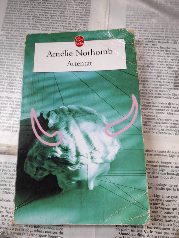 Attentat - Amélie Nothomb - Le livre de poche -2002