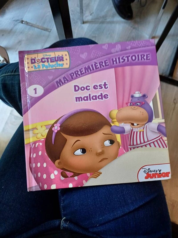 Docteur la peluche T.1 Doc est malade - D'après la série télévisée - Hachette Jeunesse 2013