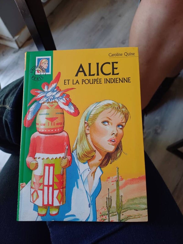 Alice et la poupée indienne - Caroline Quine - La bibliothque verte 2002