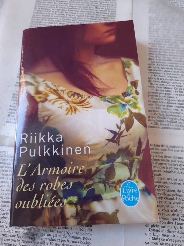 L'armoire des robes oubliées - Riikka Pulkkinen - Le livre de poche - 2013 finlande