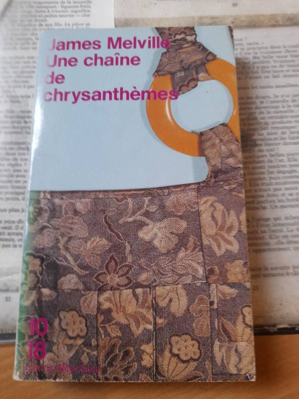 Une chaîne de chrysanthèmes -James Melville -10 18 - 1995