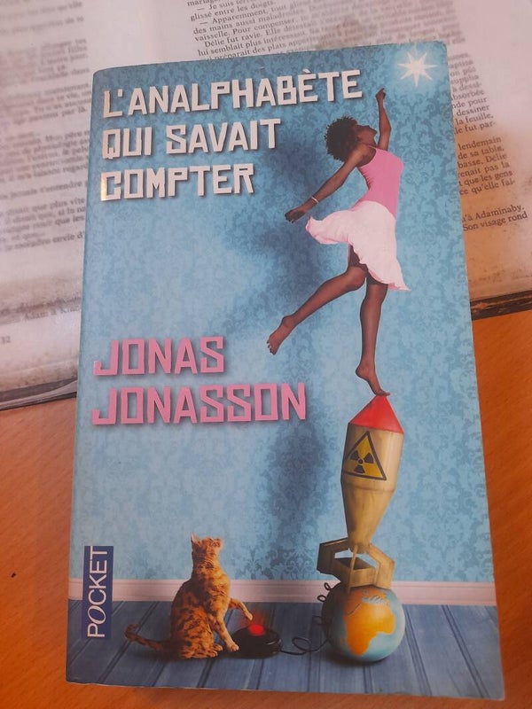 L'analphabète qui savais compter -Jonas Jonasson - Pocket -2015 suède
