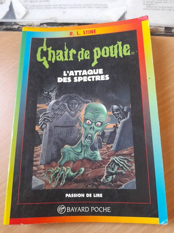 Chair de poule :l'attaque des spectres -R. L. Stine - Bayard poche - 1996