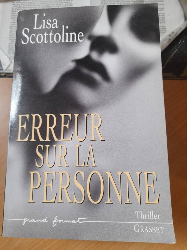 Erreur sur la personne  Lisa Scottoline - thriller grasset- 2001